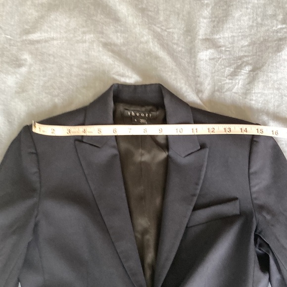 **SOLD** Theory wool Gabe B blazer, dark blue - Picture 4 of 15